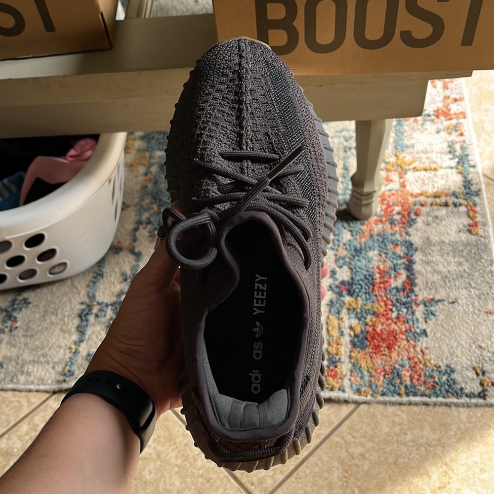 Yeezy Boost 350, Size 8 MENS - Picture 3 of 5